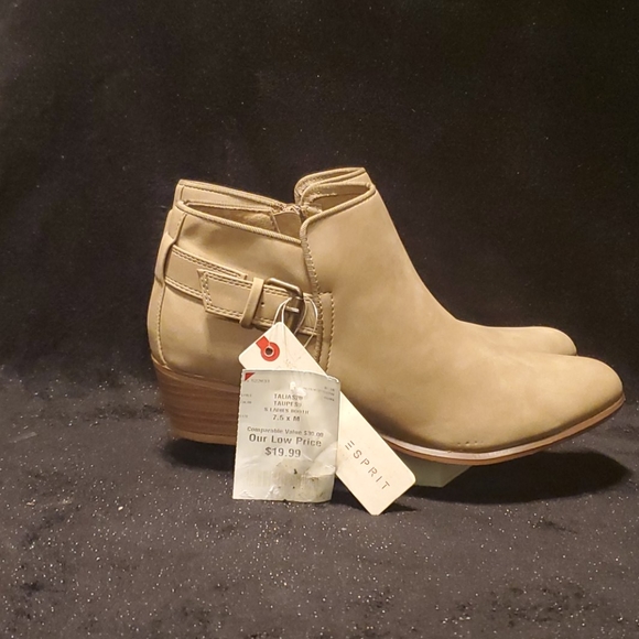 Stylish Booties - Picture 4 of 6